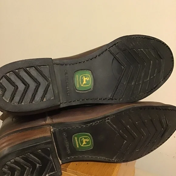 🔥🔥SALE! JOHN DEERE 🦌 great condition like new minor scuffs, size 12M🔥🔥 - Picture 6 of 6